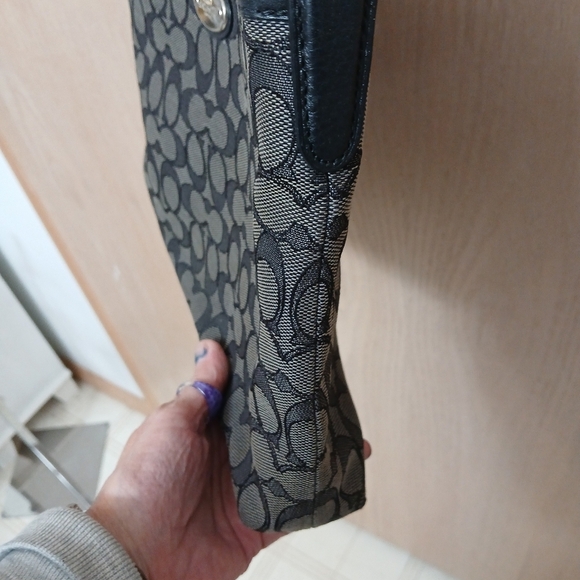 Coach Greyblack Signature Print Large Crossbody Handbag. - Picture 7 of 10